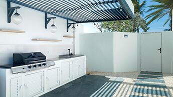Brand NEW 3br2ba Villa With Pool in Great Location