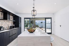 Brand NEW 3br2ba Villa With Pool in Great Location