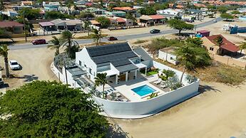 Brand NEW 3br2ba Villa With Pool in Great Location