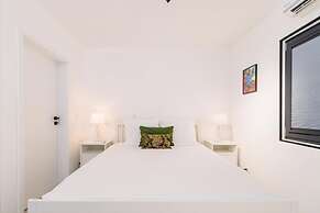 Brand NEW 3br2ba Villa With Pool in Great Location