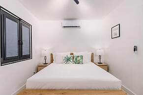 Brand NEW 3br2ba Villa With Pool in Great Location