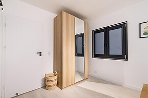 Brand NEW 3br2ba Villa With Pool in Great Location