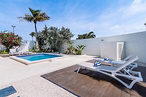 Brand NEW 3br2ba Villa With Pool in Great Location