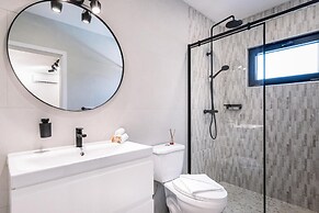 Brand NEW 3br2ba Villa With Pool in Great Location