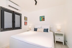 Brand NEW 3br2ba Villa With Pool in Great Location