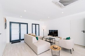 Brand NEW 3br2ba Villa With Pool in Great Location