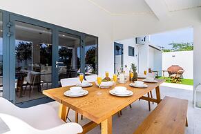 Brand NEW 3br2ba Villa With Pool in Great Location