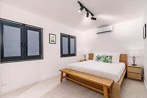 Brand NEW 3br2ba Villa With Pool in Great Location