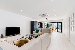 Brand NEW 3br2ba Villa With Pool in Great Location