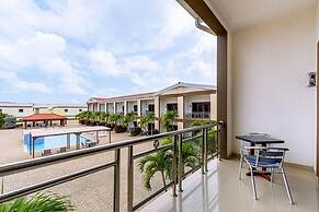 2BR Townhouse 3min Walk 2 Eaglebeach w Pool BBQ