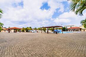 2BR Townhouse 3min Walk 2 Eaglebeach w Pool BBQ