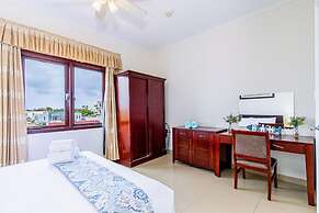 2BR Townhouse 3min Walk 2 Eaglebeach w Pool BBQ