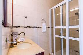 2BR Townhouse 3min Walk 2 Eaglebeach w Pool BBQ