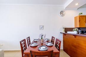 2BR Townhouse 3min Walk 2 Eaglebeach w Pool BBQ