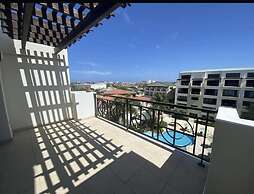 2BR Condo 5 Location w Amazingviews Pool GYM