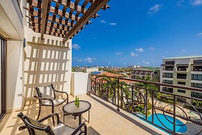 2BR Condo 5 Location w Amazingviews Pool GYM