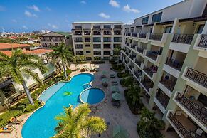 2BR Condo 5 Location w Amazingviews Pool GYM