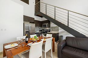 2BR Condo 5 Location w Amazingviews Pool GYM