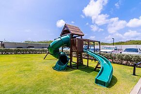 2BR Condo 5 Location w Amazingviews Pool GYM