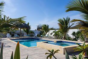 Beautiful 3br2 5BA Villa w Pool Close 2 Baby Beach