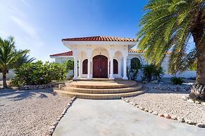 Beautiful 3br2 5BA Villa w Pool Close 2 Baby Beach