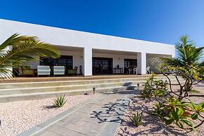 Beautiful 3br2 5BA Villa w Pool Close 2 Baby Beach