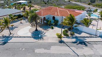 Beautiful 3br2 5BA Villa w Pool Close 2 Baby Beach