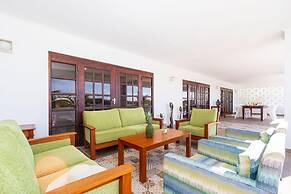 Beautiful 3br2 5BA Villa w Pool Close 2 Baby Beach