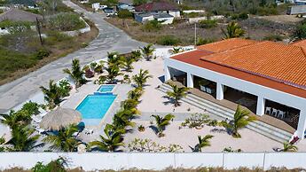 Beautiful 3br2 5BA Villa w Pool Close 2 Baby Beach