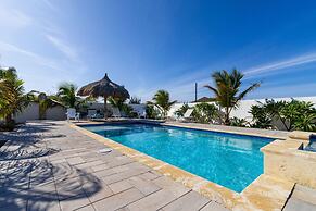 Beautiful 3br2 5BA Villa w Pool Close 2 Baby Beach