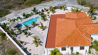 Beautiful 3br2 5BA Villa w Pool Close 2 Baby Beach