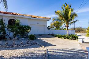 Beautiful 3br2 5BA Villa w Pool Close 2 Baby Beach