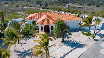 Beautiful 3br2 5BA Villa w Pool Close 2 Baby Beach