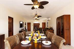 Beautiful 3br2 5BA Villa w Pool Close 2 Baby Beach