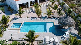 Beautiful 3br2 5BA Villa w Pool Close 2 Baby Beach