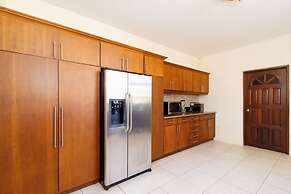 Beautiful 3br2 5BA Villa w Pool Close 2 Baby Beach