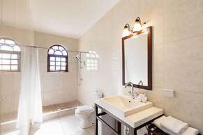 Beautiful 3br2 5BA Villa w Pool Close 2 Baby Beach