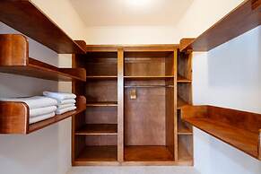 Beautiful 3br2 5BA Villa w Pool Close 2 Baby Beach