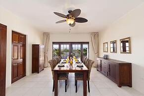 Beautiful 3br2 5BA Villa w Pool Close 2 Baby Beach