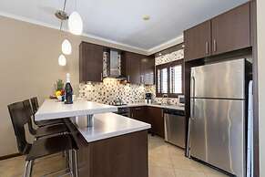 2BR 3BA Town Home w GYM Tennis Courts Pools