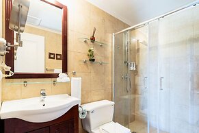 2BR 3BA Town Home w GYM Tennis Courts Pools