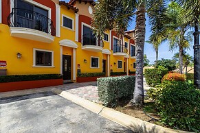 2BR 3BA Town Home w GYM Tennis Courts Pools