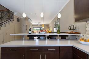 2BR 3BA Town Home w GYM Tennis Courts Pools