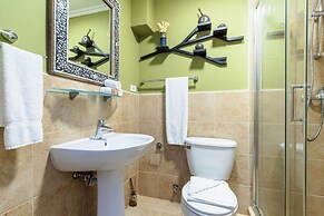 2BR 3BA Town Home w GYM Tennis Courts Pools