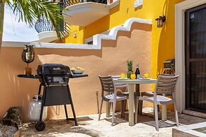 2BR 3BA Town Home w GYM Tennis Courts Pools