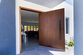 Brand NEW Modern 2BR 2BA With Private Pool Patio