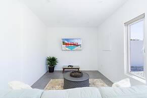 Brand NEW Modern 2BR 2BA With Private Pool Patio