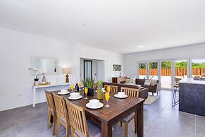 Brand NEW Modern 2BR 2BA With Private Pool Patio