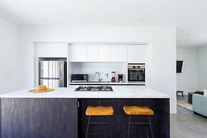 Brand NEW Modern 2BR 2BA With Private Pool Patio