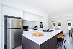 Brand NEW Modern 2BR 2BA With Private Pool Patio